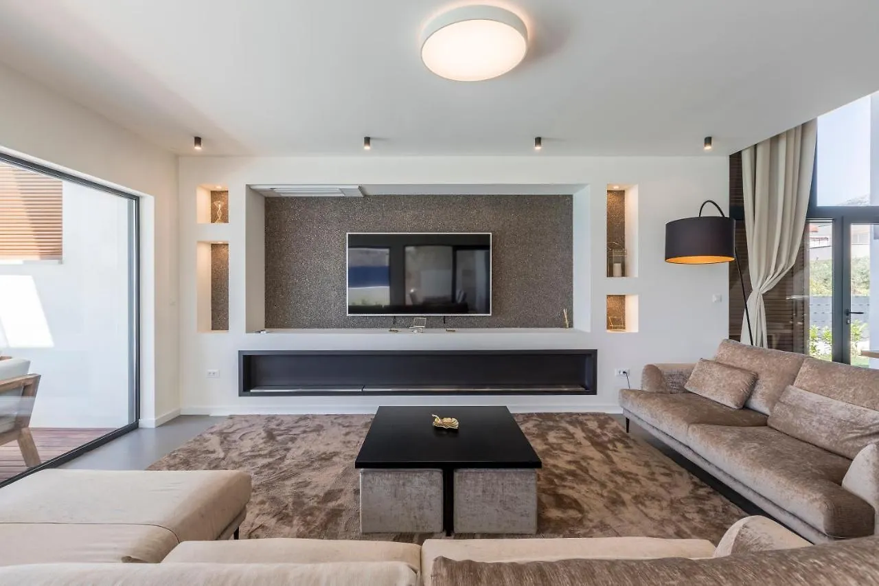 Villa Sea Star Luksuzna Vila Uz More S Infinity Bazenom Kastel Kambelovac Kastela
