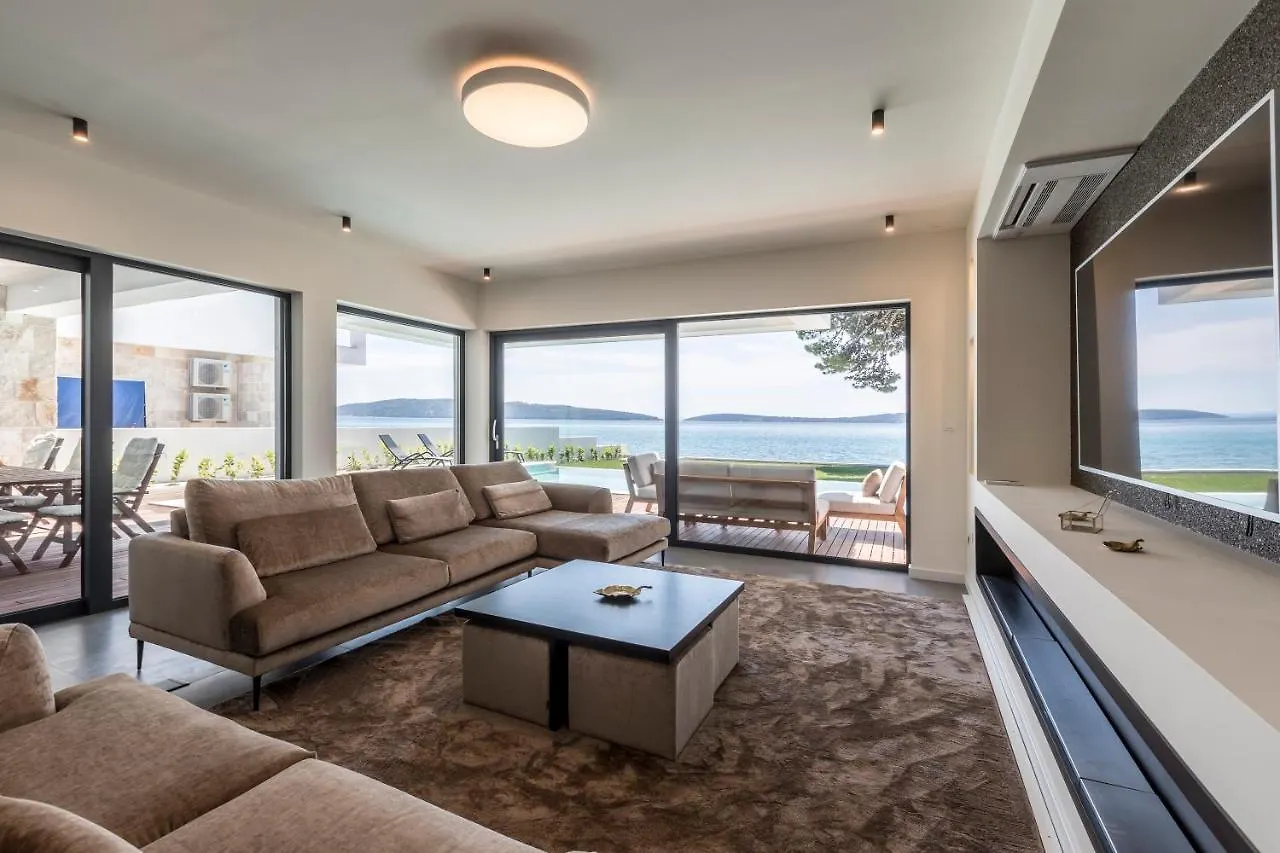 Villa Sea Star Luksuzna Vila Uz More S Infinity Bazenom Kastel Kambelovac Kastela