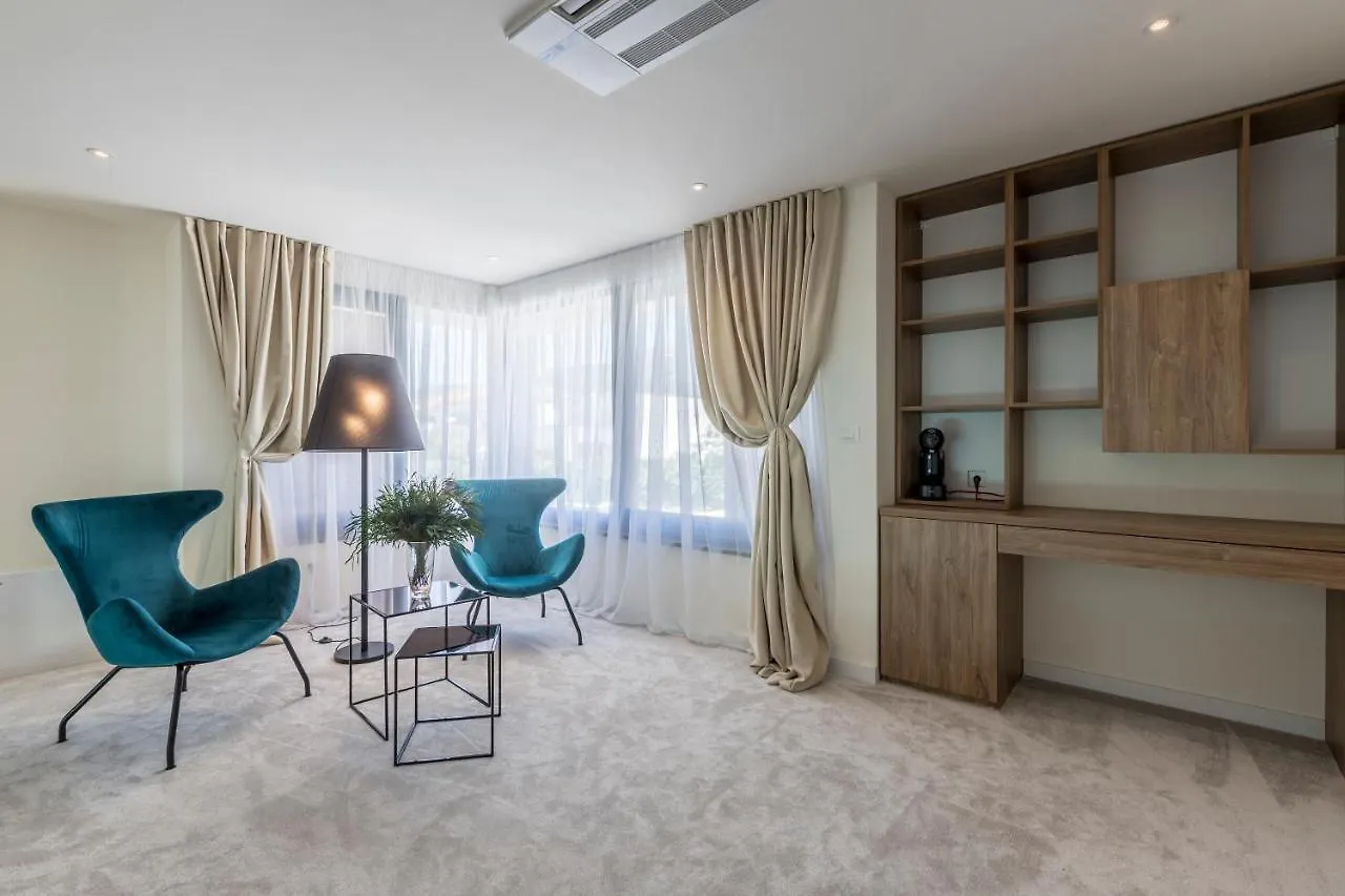 Villa Sea Star Luksuzna Vila Uz More S Infinity Bazenom Kastel Kambelovac Kastela 0*,  Croatia