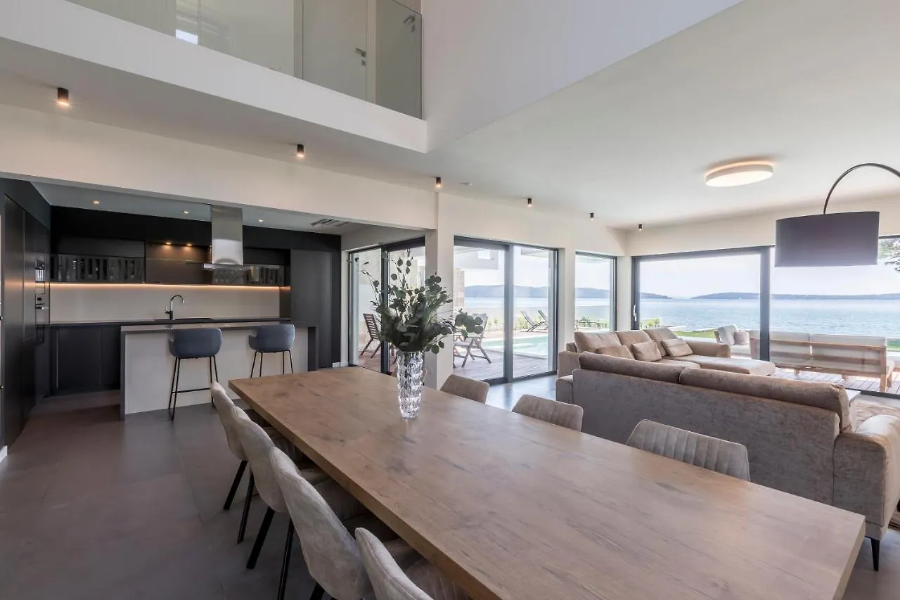 Villa Sea Star Luksuzna Vila Uz More S Infinity Bazenom Kastel Kambelovac Kastela