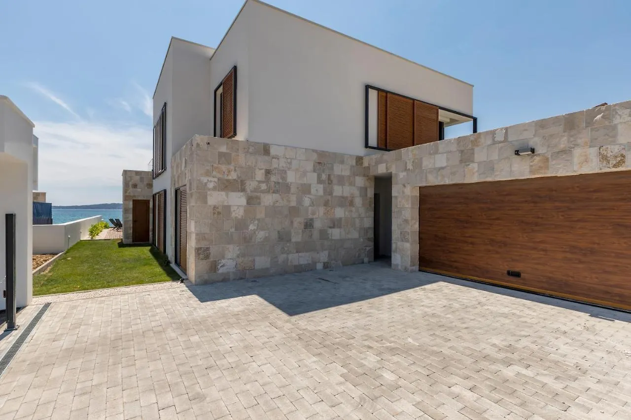 Villa Sea Star Luksuzna Vila Uz More S Infinity Bazenom Kastel Kambelovac Kastela