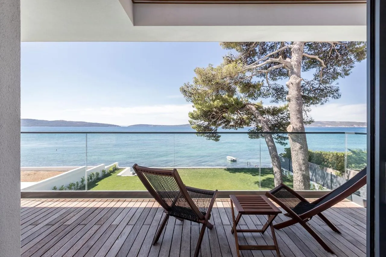 Villa Sea Star Luksuzna Vila Uz More S Infinity Bazenom Kastel Kambelovac Kastela Croatia