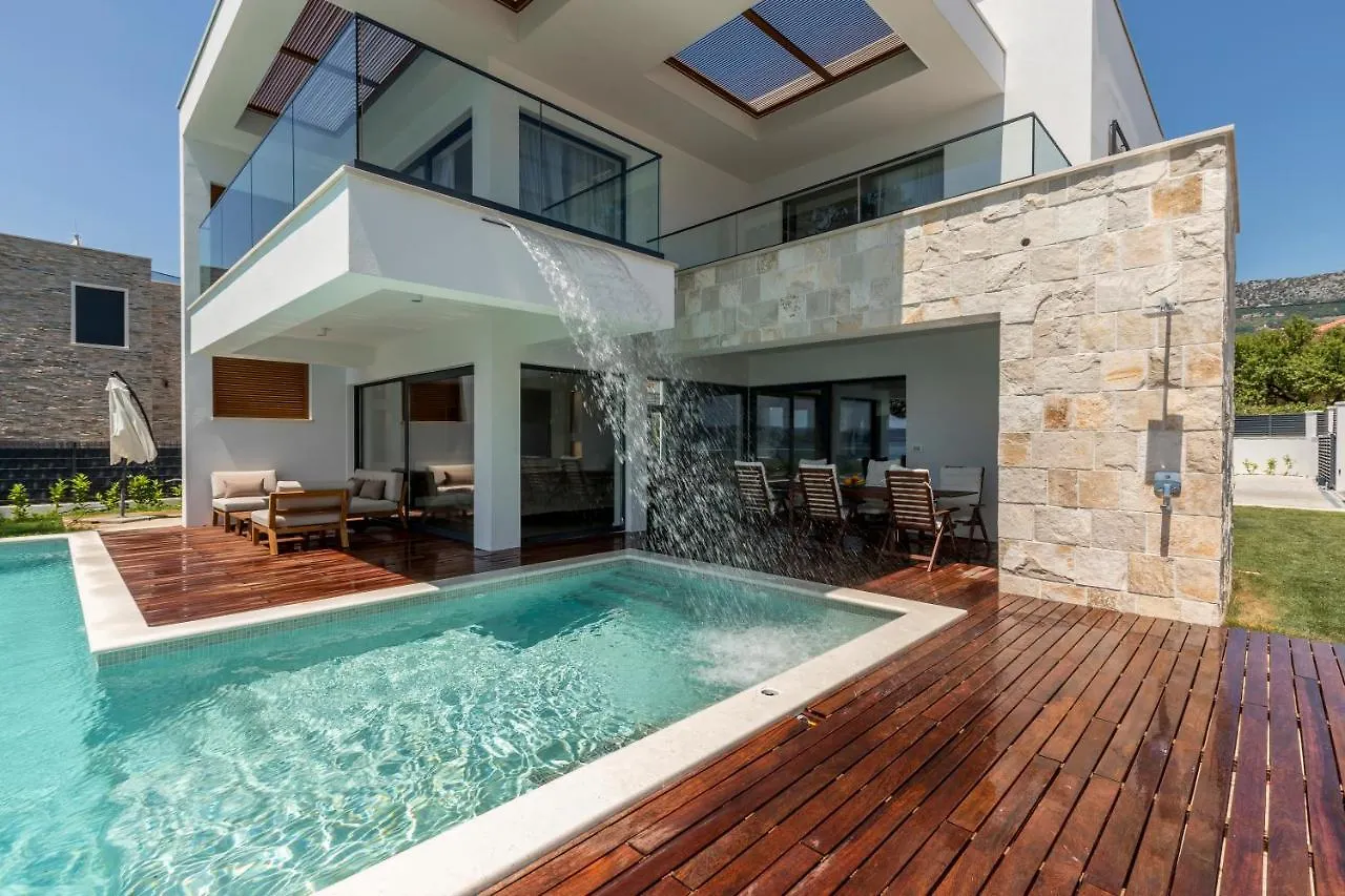 Villa Sea Star Luksuzna Vila Uz More S Infinity Bazenom Kastel Kambelovac Kastela Croatia