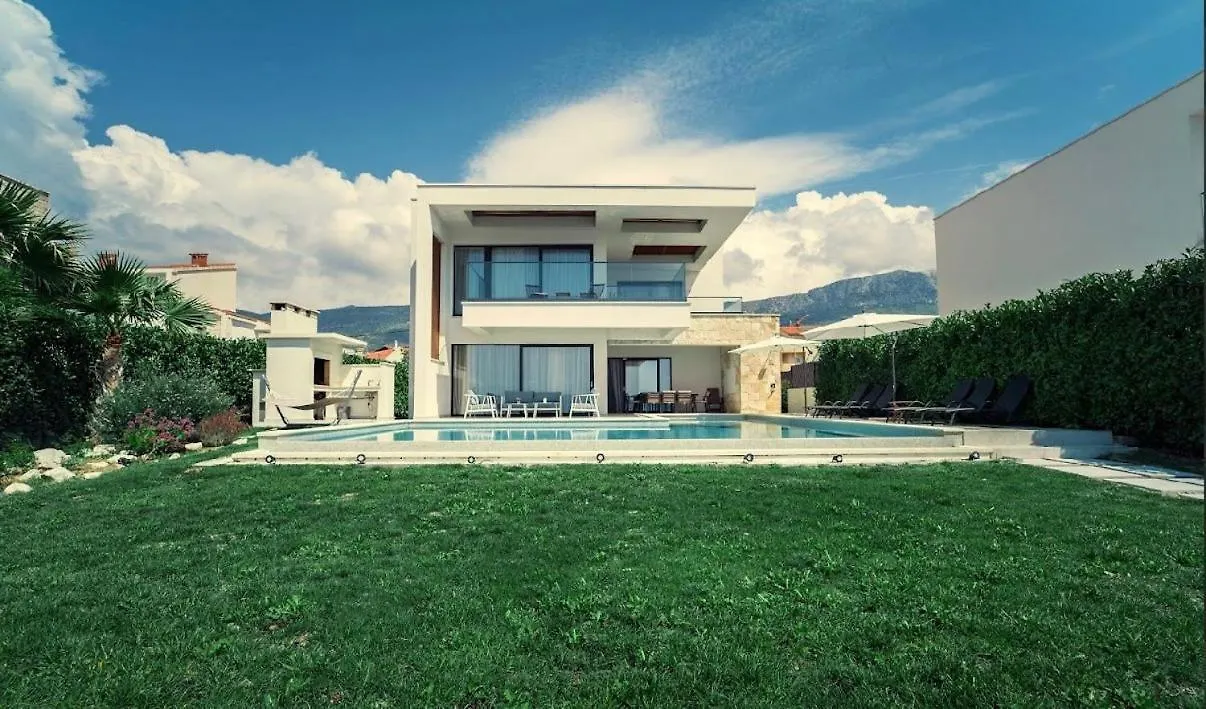 Villa Sea Star Luksuzna Vila Uz More S Infinity Bazenom Kastel Kambelovac Kastela Croatia
